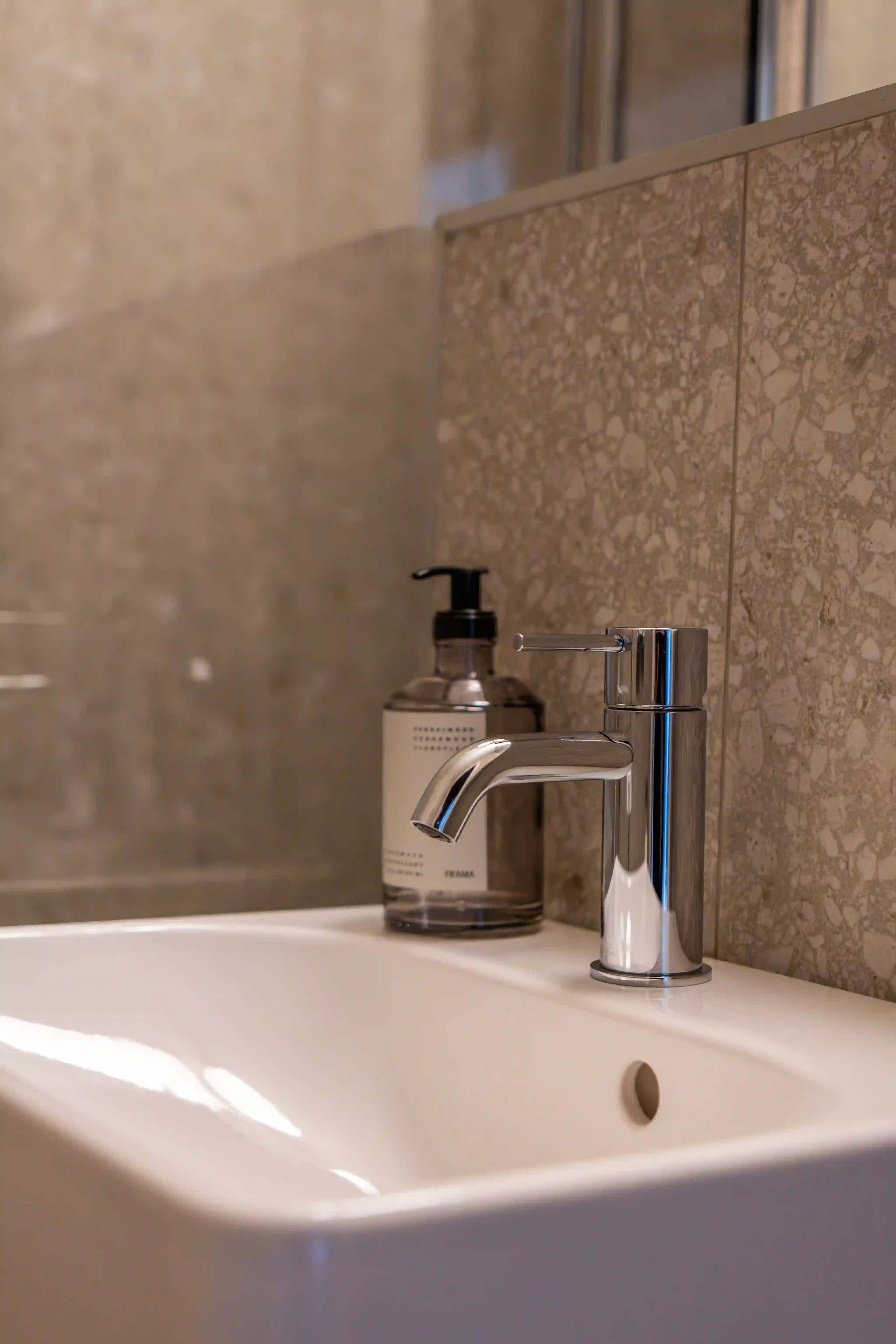 Nytt handfat med blandare