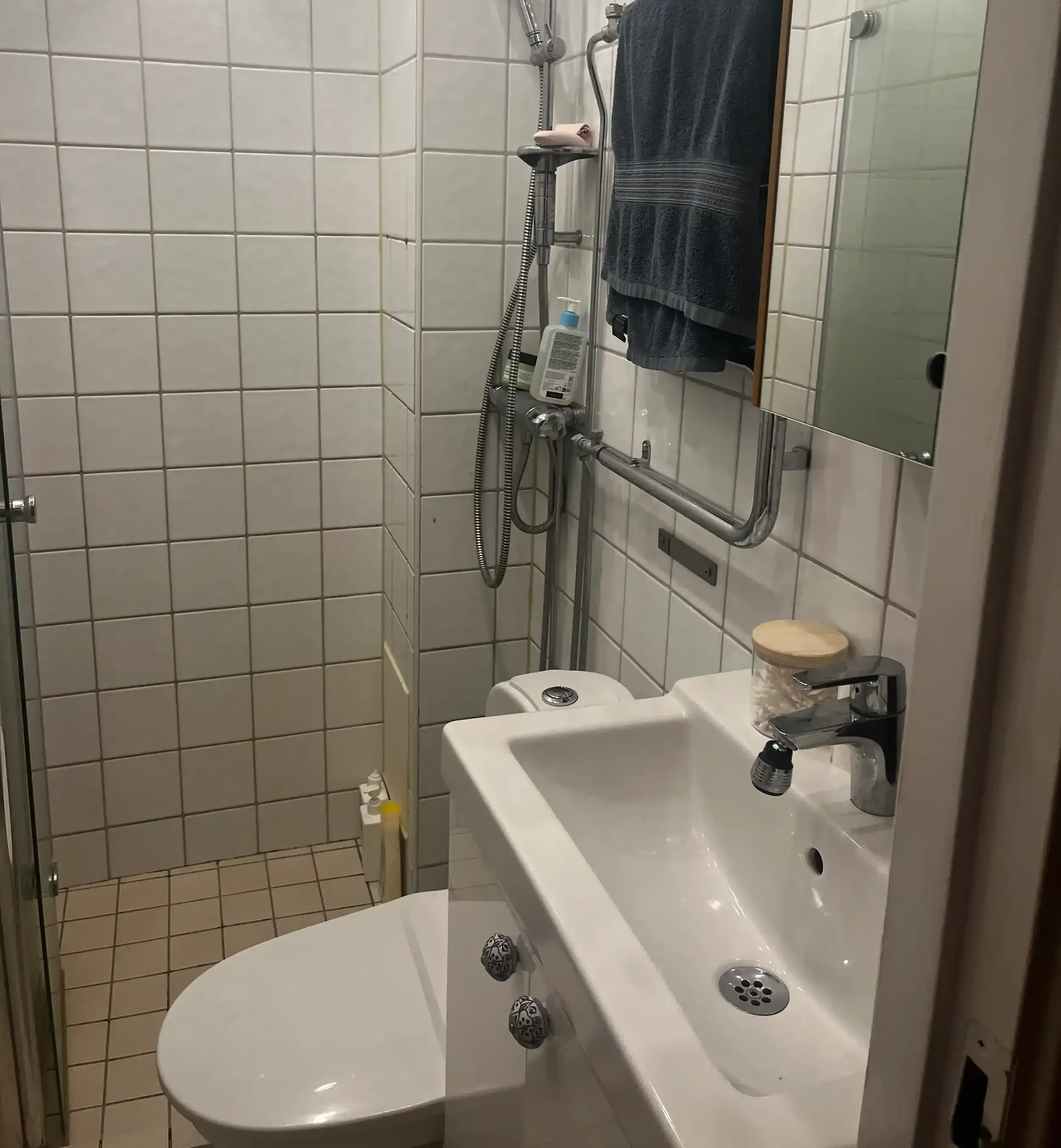 Före och efter badrumsrenovering