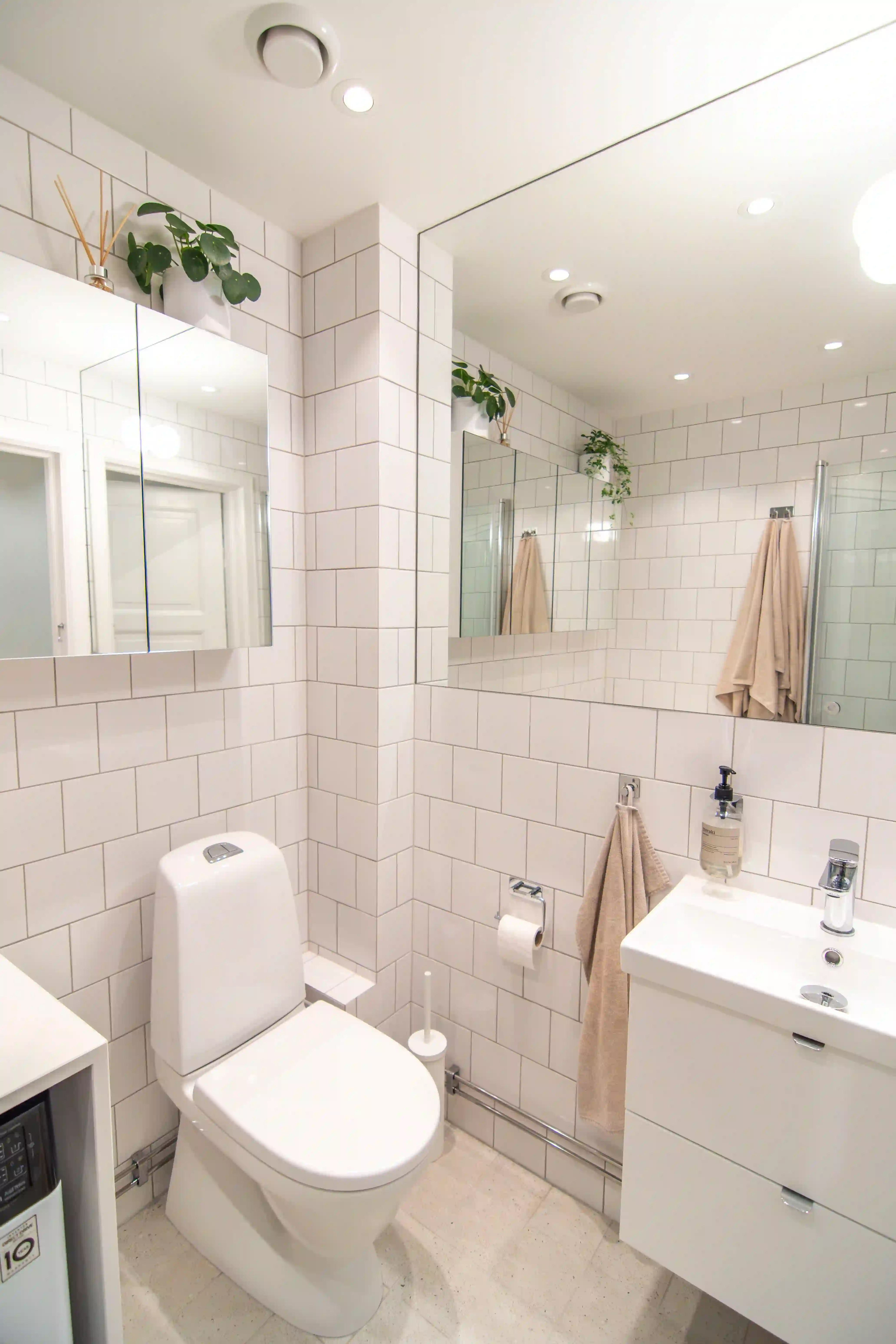 Badrum med stora speglar