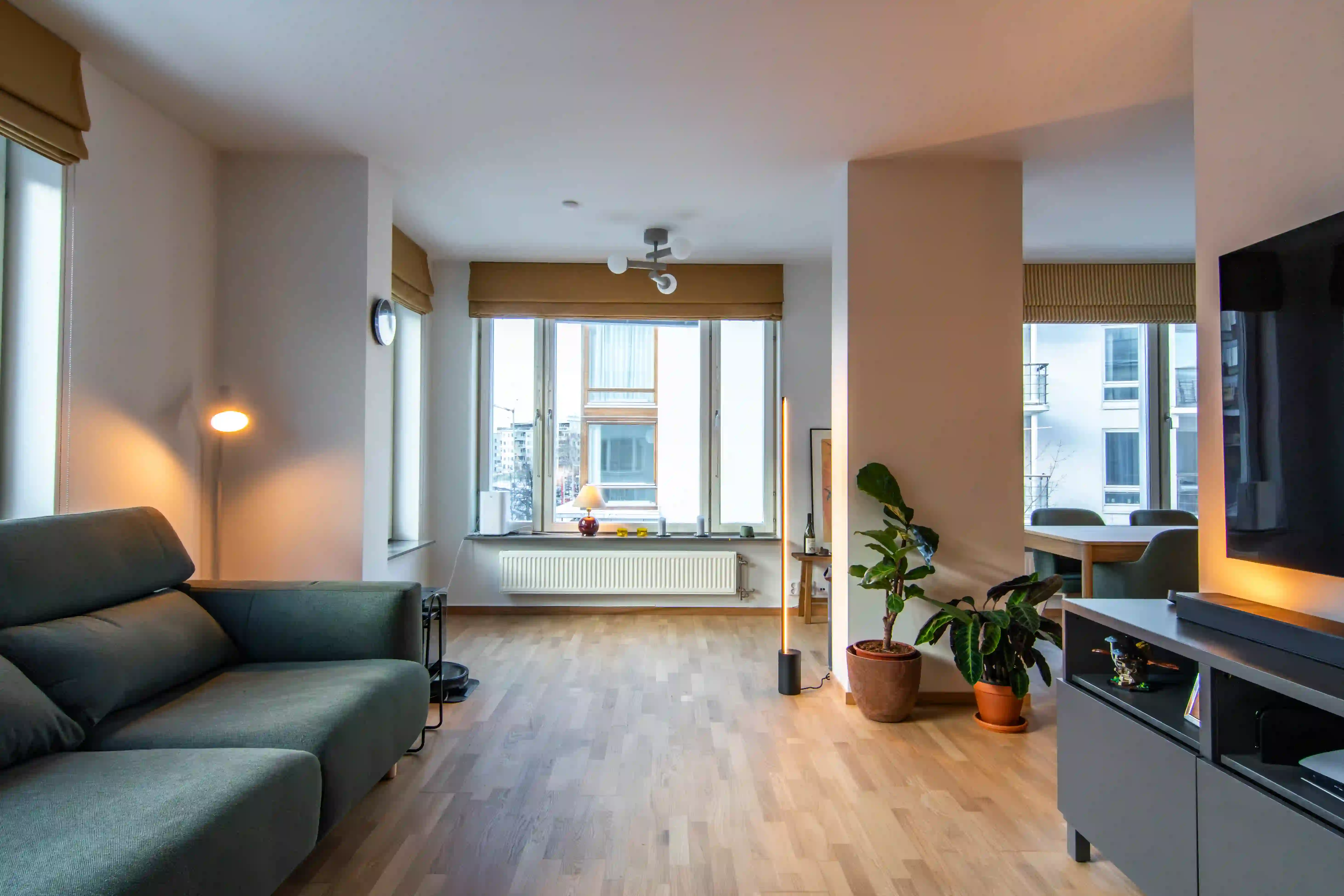 Ljust vardagsrum men öppen planlösning