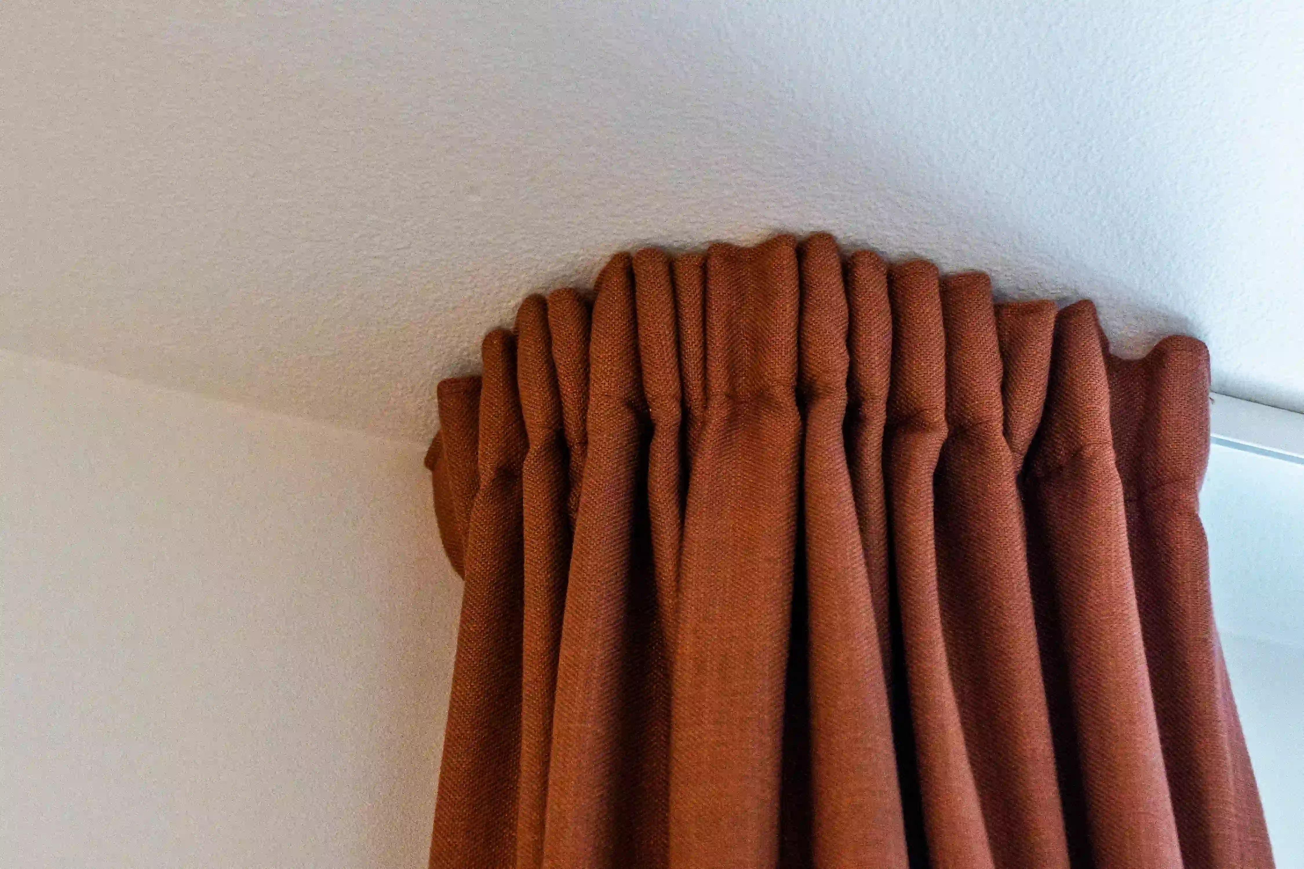 Gardinskenor i taket