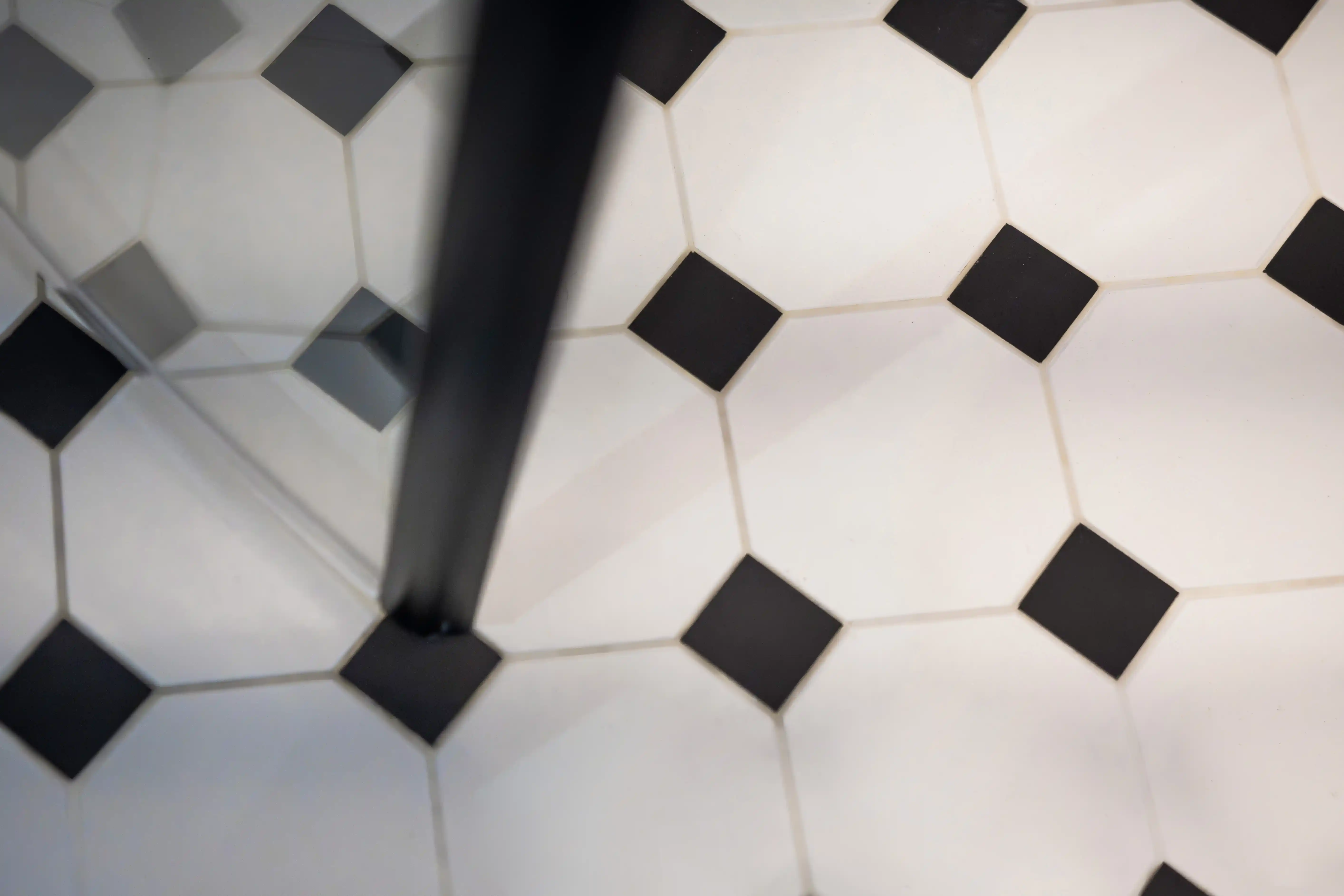 Varmt vitt målade väggar