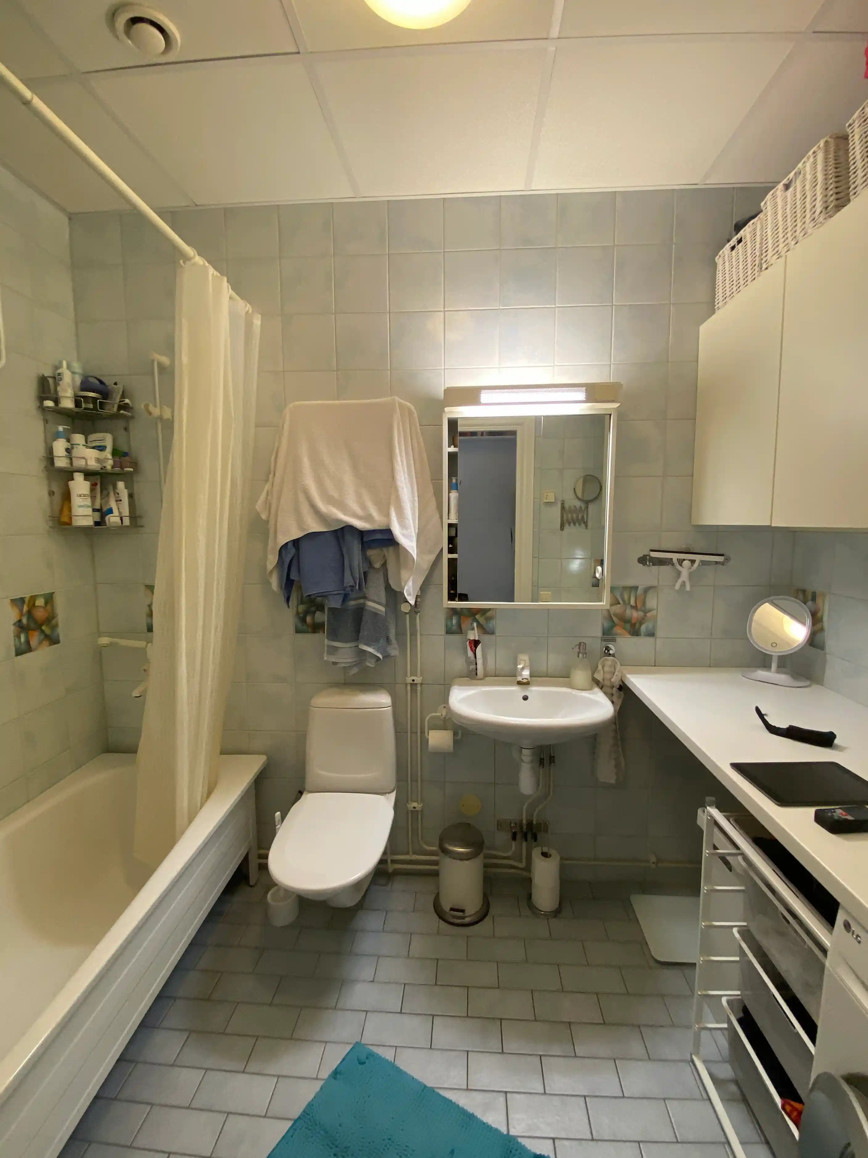 Före och efter jämförelse badrumsrenovering